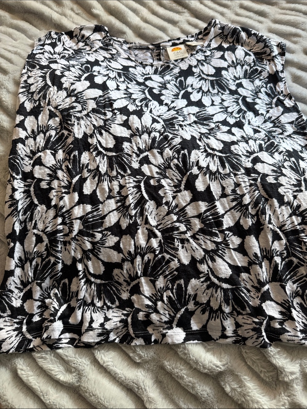 C&C California Black & White Floral linen top sleeveless button up back